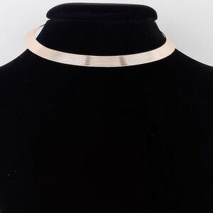Shiny Modern Choker Necklace